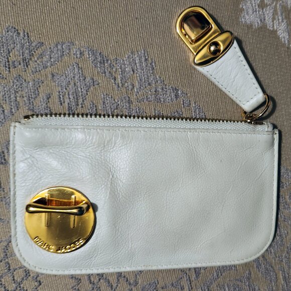 Marc Jacobs The Coin Purse Charm Case - white w/ gold-tone hardware - EUC - Picture 2 of 6